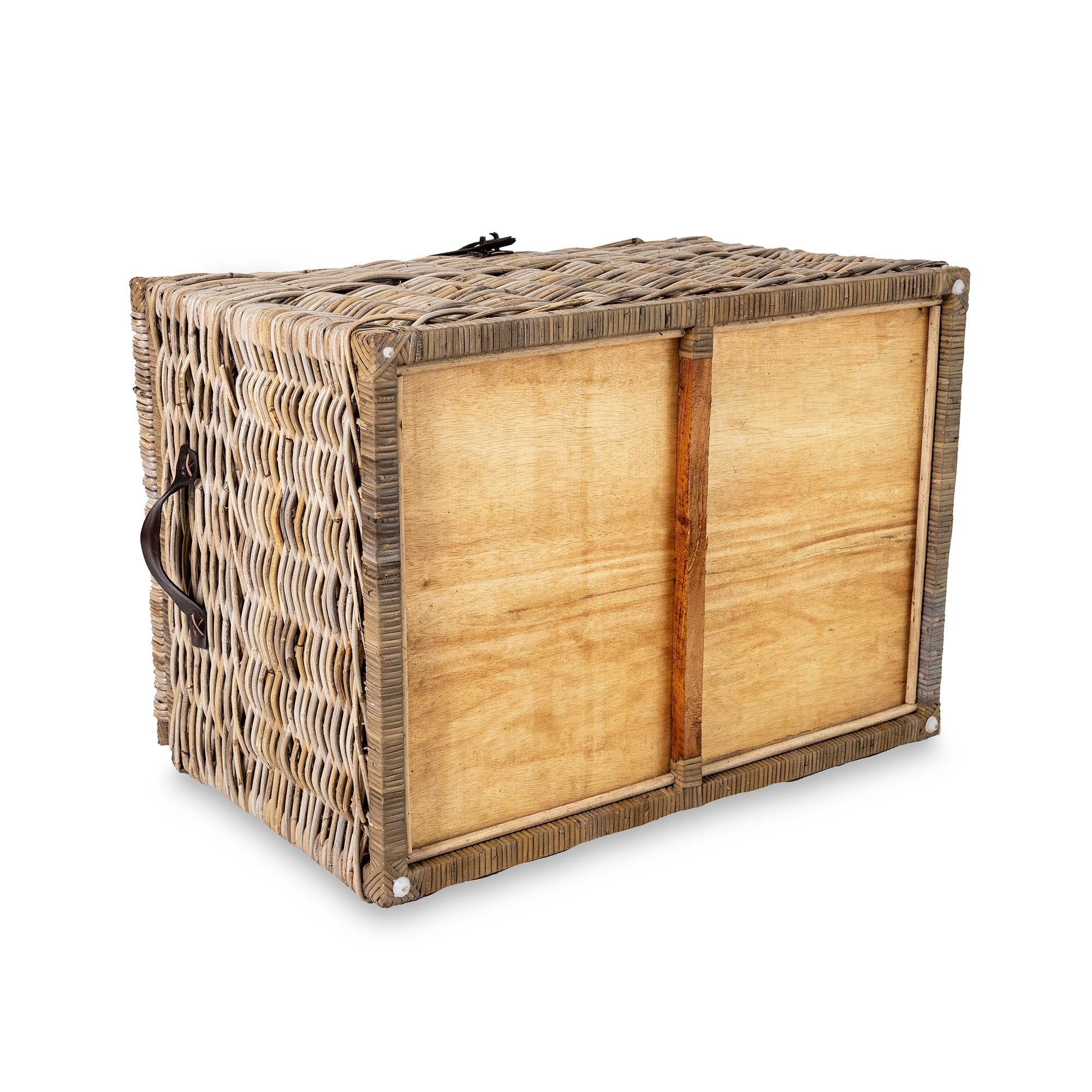 Deep Natural Wicker Storage Trunk with Practical Detail - Image 10