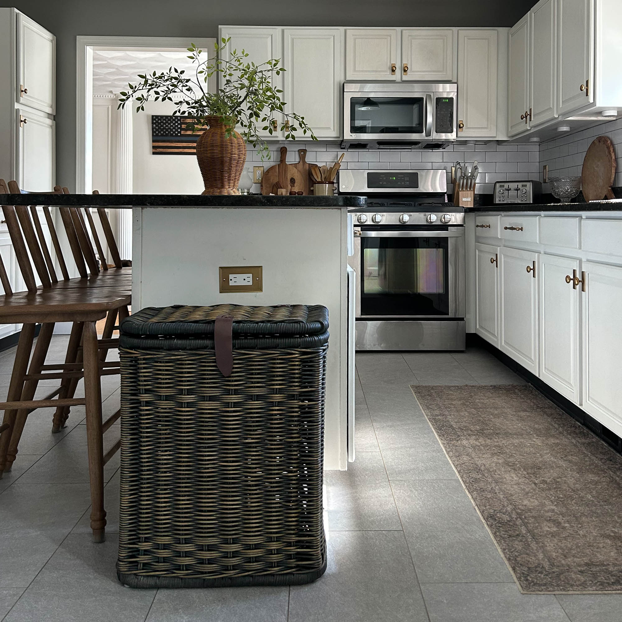 Wicker Kitchen Trash Basket with Metal Liner with Practical Detail - Image 8